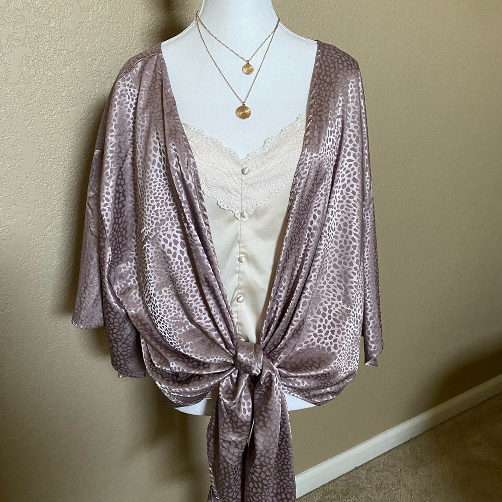NWT Kori Mauve Patterned Satin Kimono